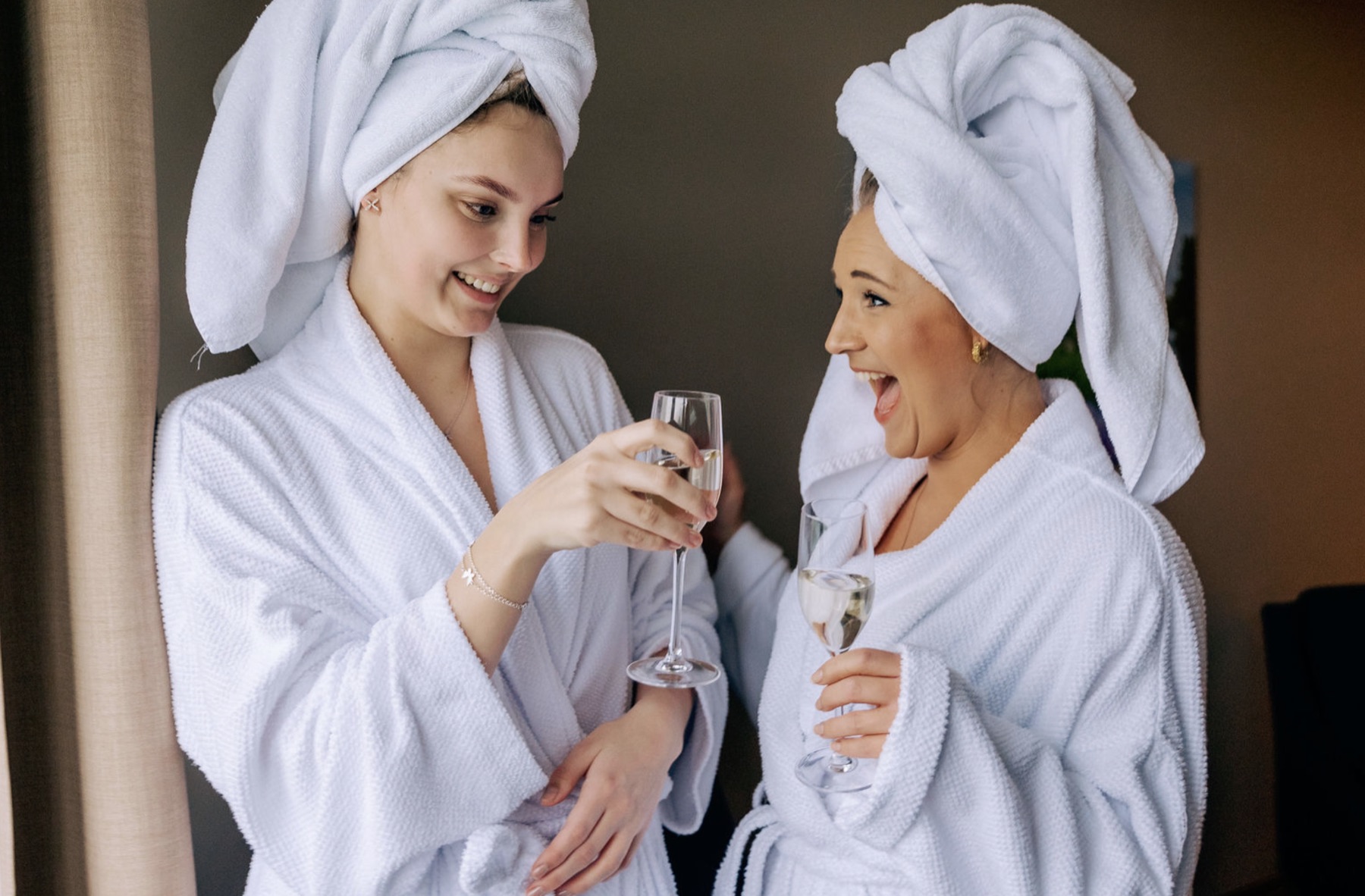 Spa med bubbel och badrock